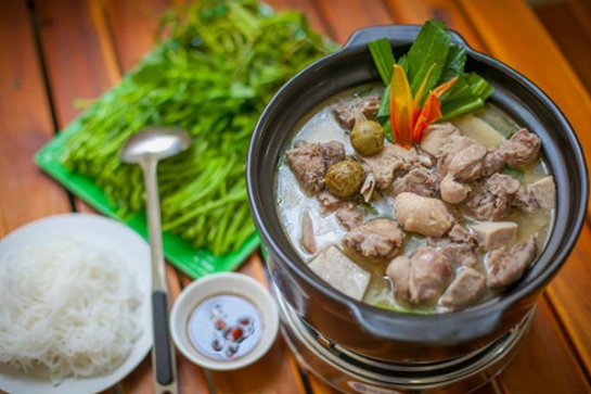 Menu đặt tiệc thôi nôi trọn gói vịt om sấu chuẩn vị Bắc