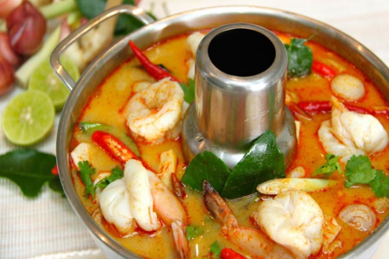 Đặt tiệc sinh nhật qua món lẩu thái TomYum