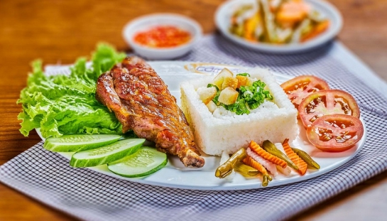 Dịch Vụ Nấu Tiệc có Sự Tiện Lợi và Những Thách Thức.
