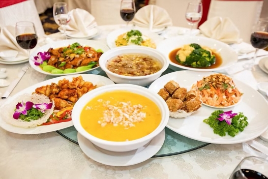 Hướng dẫn chọn thực đơn tiệc cưới tại nhà trọn gói.