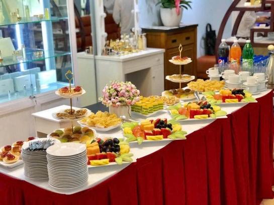 Dịch vụ trang trí trọn gói của dịch vụ nấu tiệc tại nhà.